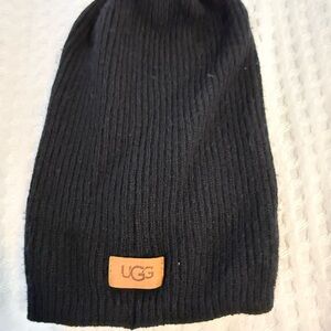 UGG Unisex Black Ribbed Aiken Beanie with Tan Logo
